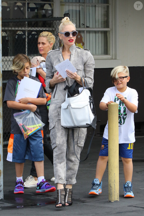 Gwen Stefani emmène ses enfants Apollo, Zuma et Kingston à l'église à Los Angeles, le 4 octobre 2015