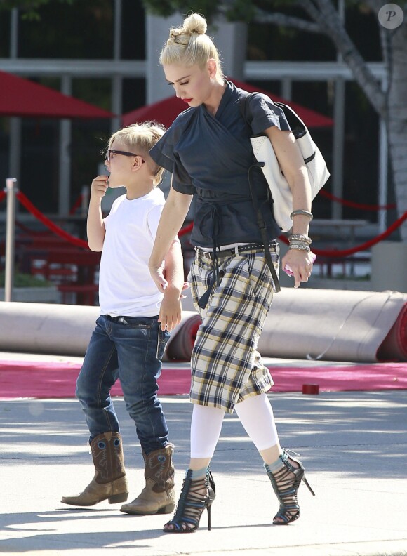 Exclusif - Gwen Stefani emmène ses enfants Zuma et Kingston au théâtre à Los Angeles, le 3 octobre 2015