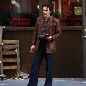 James Franco, habillé années 70, sur le tournage du film "The Deuce" dans le quartier de Times Square à New York. Le 16 octobre 2015