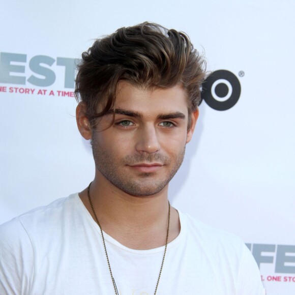 Garrett Clayton à la première de « Jenny's wedding » à West Hollywood, le 10 juillet 2015