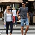 Novak Djokovic et sa femme Jelena Ristic dans les rues de West Hollywood, le 10 mars 2015