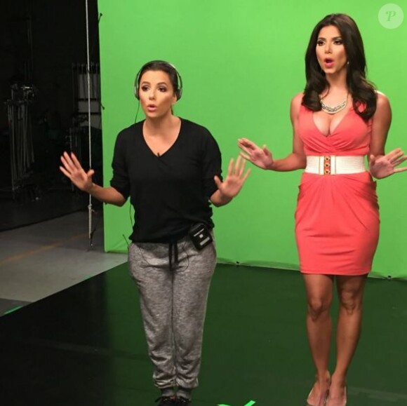 Eva Longoria et Roselyne Sanchez sur le plateau de Hot and Bothered, le 22 octobre 2015