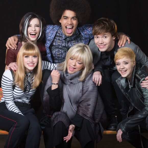 France Gall et la troupe de la comédie musicale "Résiste", spectacle France Gall et Bruck Dawit. Chansons de Michel Berger. À partir du 4 novembre 2015 au Palais des Sports de Paris puis en tournée.