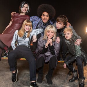 France Gall et la troupe de la comédie musicale "Résiste", spectacle France Gall et Bruck Dawit. Chansons de Michel Berger. À partir du 4 novembre 2015 au Palais des Sports de Paris puis en tournée.