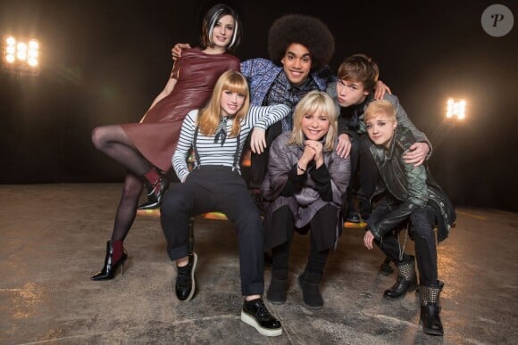 France Gall et la troupe de la comédie musicale "Résiste", spectacle France Gall et Bruck Dawit. Chansons de Michel Berger. À partir du 4 novembre 2015 au Palais des Sports de Paris puis en tournée.