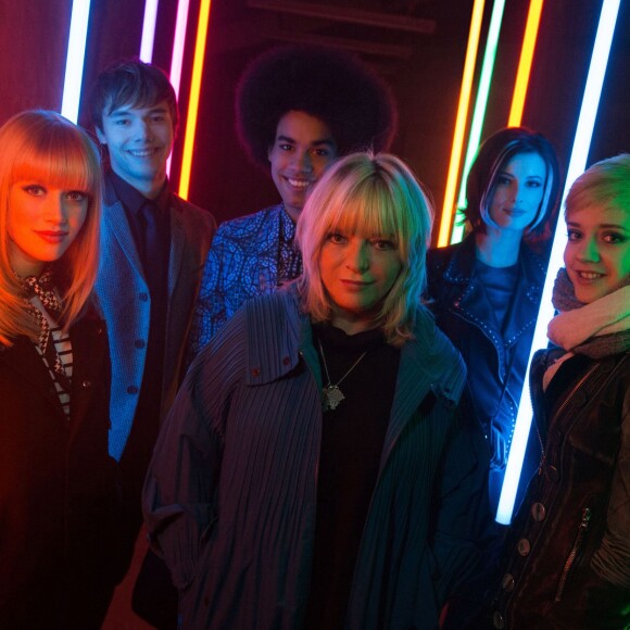 France Gall et la troupe de la comédie musicale "Résiste", spectacle France Gall et Bruck Dawit. Chansons de Michel Berger. À partir du 4 novembre 2015 au Palais des Sports de Paris puis en tournée.