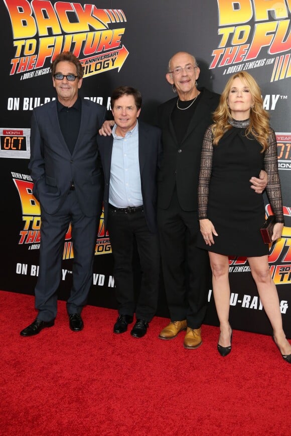 Huey Lewis, Michael J. Fox, Christopher Lloyd, Lea Thompson lors de l'anniversaire de 30 ans de Back To The Future à New York le 21 octobre 2015.