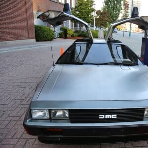 La DeLorean du film "Retour vers le futur" vendue lors du diner de bienfaisance Michael J. Fox a Vancouver au Canada le 30 septembre 2013.