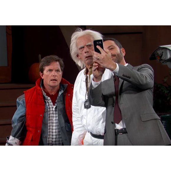 Marty McFly et Doc Brown prennent un selfie avec Jimmy Kimmel le 21 octobre 2015. (capture d'écran)