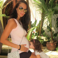 Jade Foret, en famille : La petite Liva, 3 ans, veille sur sa maman enceinte !