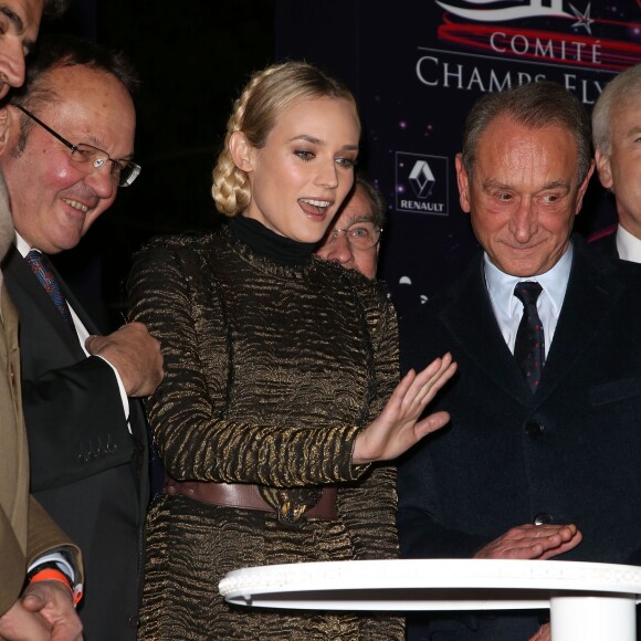 Diane Kruger était enchantée de donner le coup d'envoi des illuminations de Noël des Champs-Élysées 2012-2013 en compagnie du maire de Paris Bertrand Delanoë et d'Anne Hidalgo, première adjointe au maire de Paris. Le 21 novembre 2012.