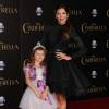 Ali Landry et sa fille Estela - Avant-première du film "Cinderella" (Cendrillon) à Hollywood, le 1er mars 2015.