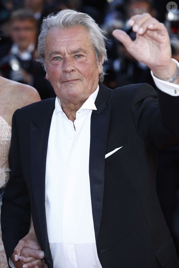 En France, à Cannes, Alain Delon, lors de la montée des marches de la cérémonie de cloture du 66e festival de cannes, le 26 mai 2013.
