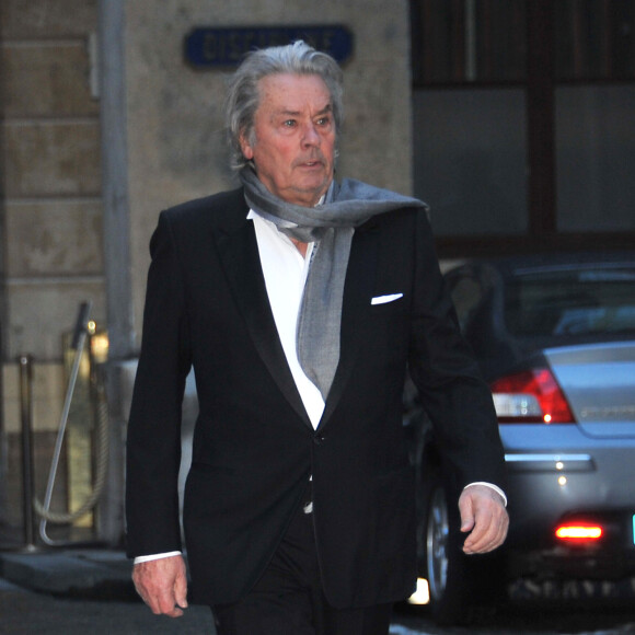 Alain Delon - Gala annuel de charite de la Maud Fontenoy Fondation a l'Hotel de la Marine , le 9 avril 2013