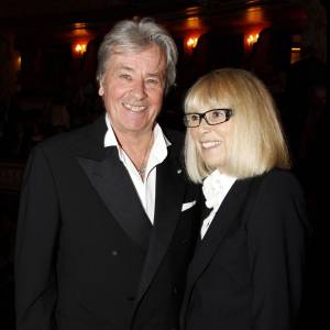 Alain Delon, Mireille Darc au VIIe gala de l'IFRAD à Paris, le 21 septembre 2011