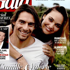 Valérie Bègue et Camille Lacourt en couverture du magazine "Gala", en kiosques le 28 octobre 2015.