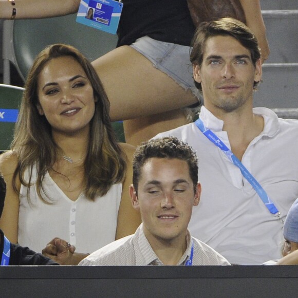 Camille Lacourt et Valérie Bègue assistent à l'Open d'Australie, le 16 janvier 2014 au Melbourne Park de Melbourne