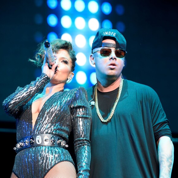 Jennifer Lopez et Wisin sur la scène du Madison Square Garden lors du concert/festival Megaton Mundial De Polito Vega 2015. New York, le 28 octobre 2015.