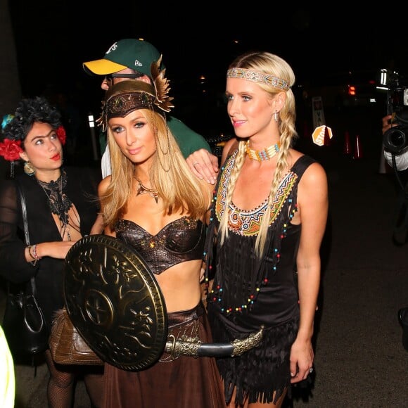 Paris et Nicky Hilton à la soirée d'Halloween organisée par la marque de tequila Casamigos à Los Angeles, le 30 octobre 2015