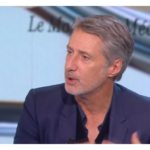 Antoine de Caunes, dans Le Tube, le samedi 31 octobre 2015.