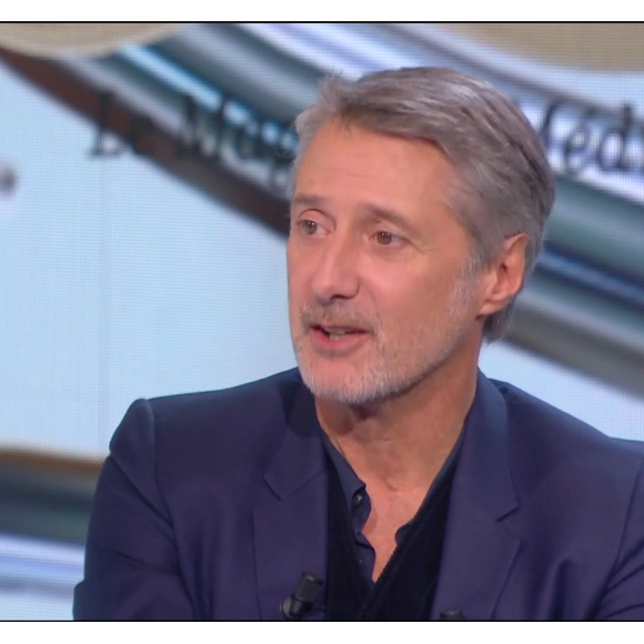 Antoine de Caunes, dans Le Tube, le samedi 31 octobre 2015.