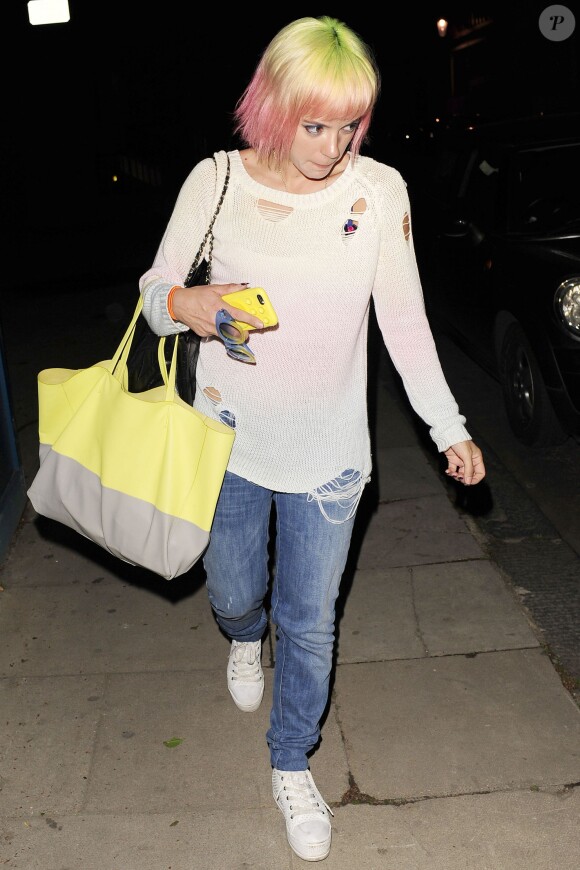 Exclusif - Lily Allen quitte des studios d'enregistrement à Londres. Le 29 avril 2015