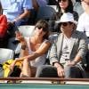 Patrick Bruel et sa compagne Caroline - People dans les tribunes lors du tournoi de tennis de Roland Garros à Paris le 30 mai 2015.