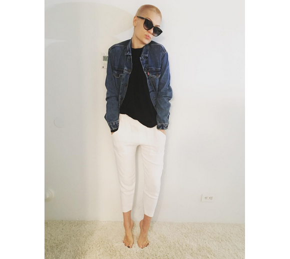 Jessie J prend la pause et dévoile sa nouvelle tête complètement chauve / photo postée sur le compte Instagram de la chanteuse.