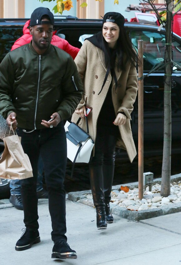 Jessie J rentre à son hôtel avec son petit-ami Luke James à New York, le 18 novembre 2014.