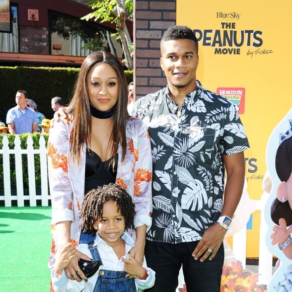 Tia Mowry son mari Cory Hardrict et leur fils à la première du film The Peanuts Movie à Los Angeles, le 1er novembre 2015