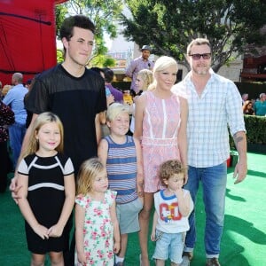 Tori Spelling, son mari Dean McDermott et leurs enfants à la première du film The Peanuts Movie à Los Angeles, le 1er novembre 2015