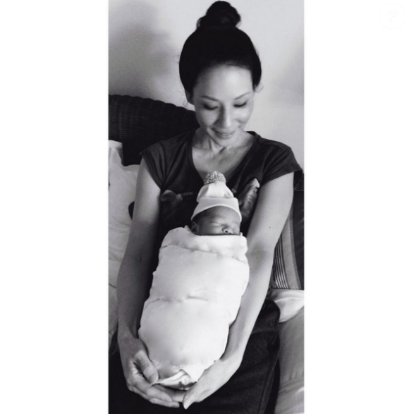 Lucy Liu et son petit garçon Rockwell (photo postée le 1er septembre 2015)