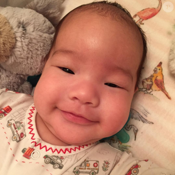 Lucy Liu a posté une nouvelle photo de son petit garçon Rockwell (photo postée le 3 novembre 2015)