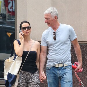 Lucy Liu fait du shopping avec son nouveau compagnon à New York le 17 août 2013