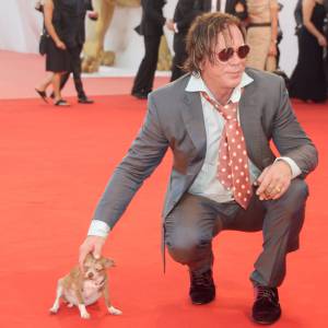 Mickey Rourke et son chien Loki à Venise en septembre 2008.