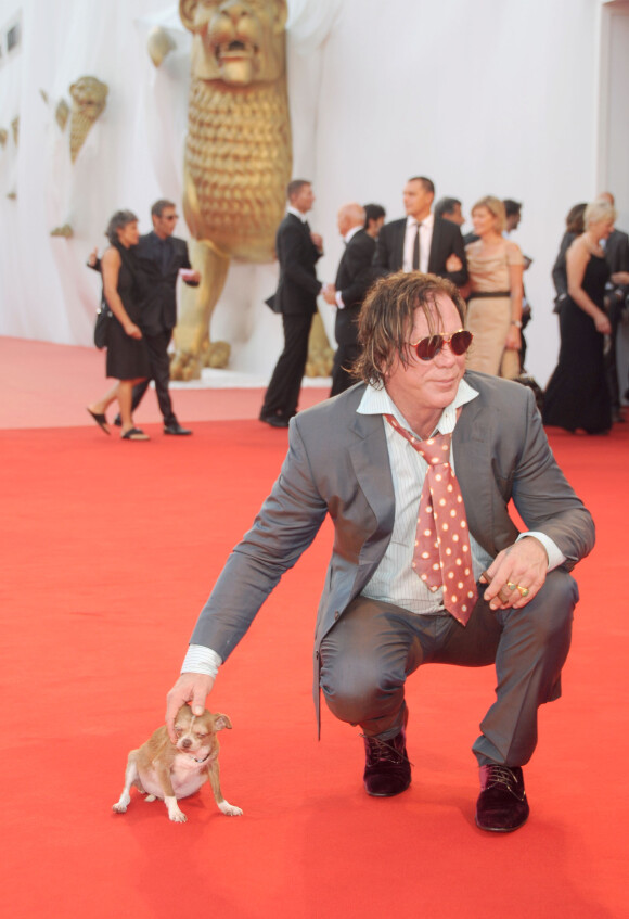 Mickey Rourke et son chien Loki à Venise en septembre 2008.