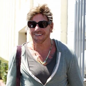 Mickey Rourke se promène dans les rues à Beverly Hills Los Angeles, le 25 juillet 2015