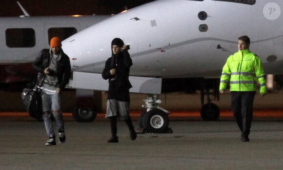 Semi-Exclusif - Justin Bieber arrive à l'aéroport de Oslo en jet privé le 29 octobre 2015 à 4h30 du matin.
