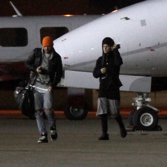 Semi-Exclusif - Justin Bieber arrive à l'aéroport de Oslo en jet privé le 29 octobre 2015 à 4h30 du matin.