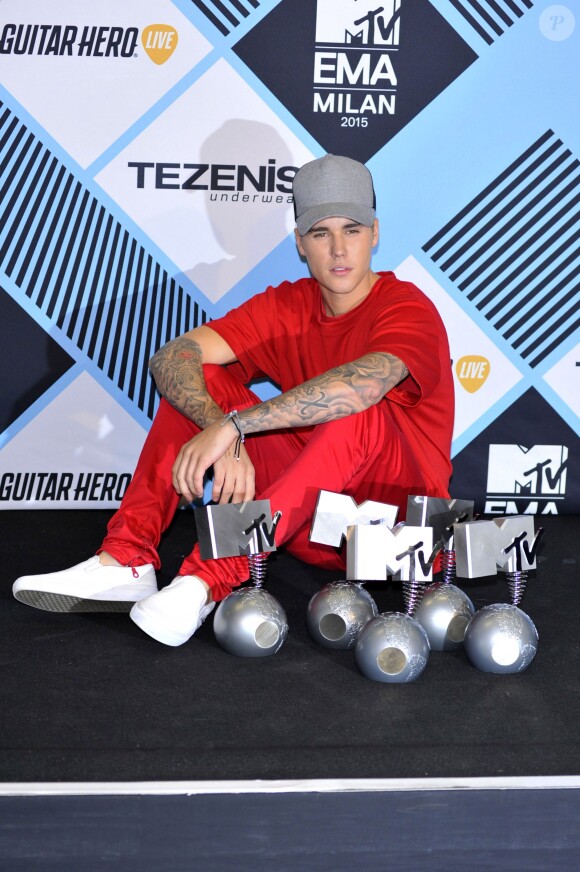 Justin Bieber - Photocall de remise des prix (pressroom) des MTV Europe Music Awards 2015 au Mediolanum Forum à Milan. Le 25 octobre 2015