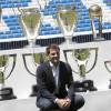 Iker Casillas au stade Santiago Bernabeu avec tous ses trophées, lors de ses adieux au Real Madrid, le 13 juillet 2015