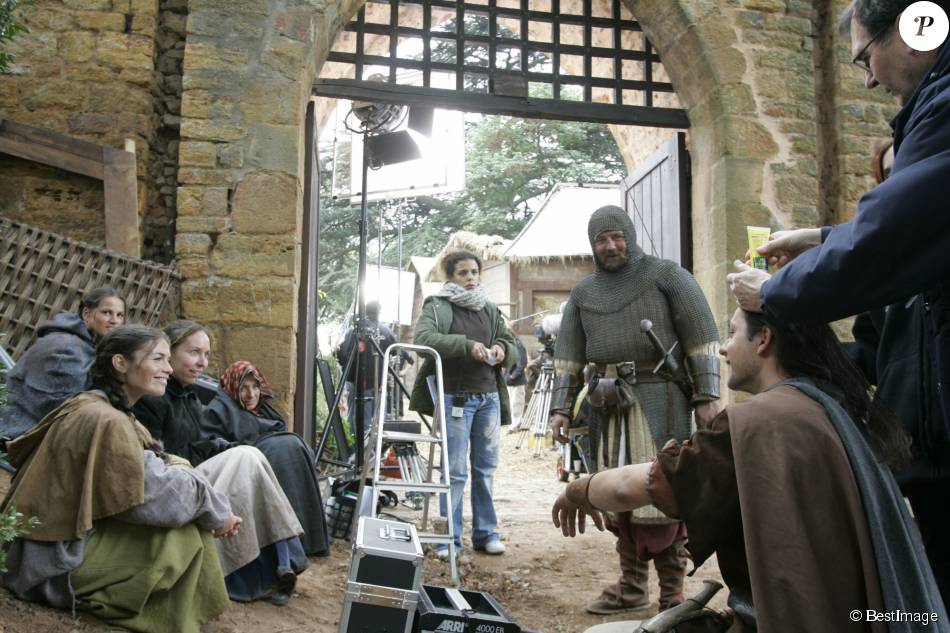 tournage-kaamelott-en-2005-avec-alexandre-et-lionnel-astier-purepeople