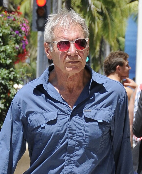 Harrison Ford se promène sur Rodeo Drive à Beverly Hills, le 14 août 2015.