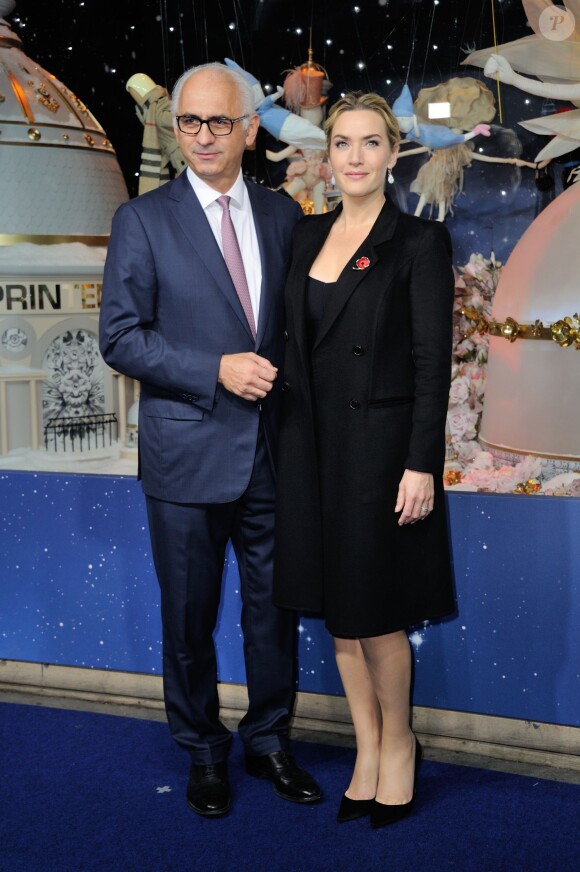 Paolo Cesare et Kate Winslet assistent à l'inauguration des vitrines de Noël du Printemps Haussmann. Paris, le 6 novembre 2015.