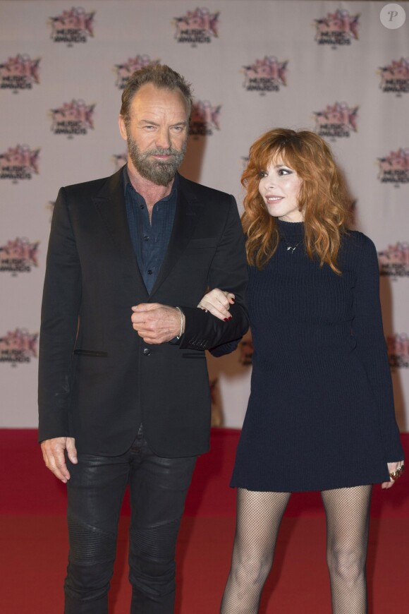 Sting et Mylène Farmer, à leur arrivée à la 17e cérémonie des NRJ Music Awards 2015 au Palais des Festivals à Cannes, le 7 novembre 2015.