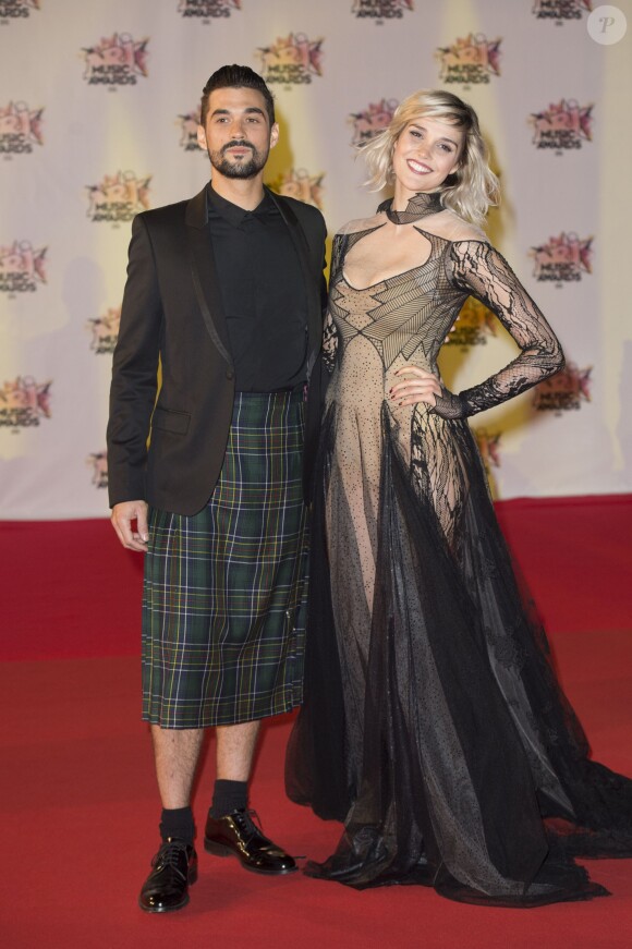 Florent Mothe et Camille Lou, à son arrivée à la 17e cérémonie des NRJ Music Awards 2015 au Palais des Festivals à Cannes, le 7 novembre 2015.