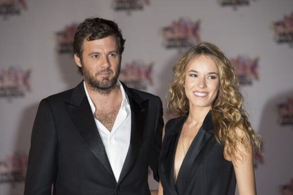 Lannick Gautry et Elodie Fontan, à son arrivée à la 17e cérémonie des NRJ Music Awards 2015 au Palais des Festivals à Cannes, le 7 novembre 2015.