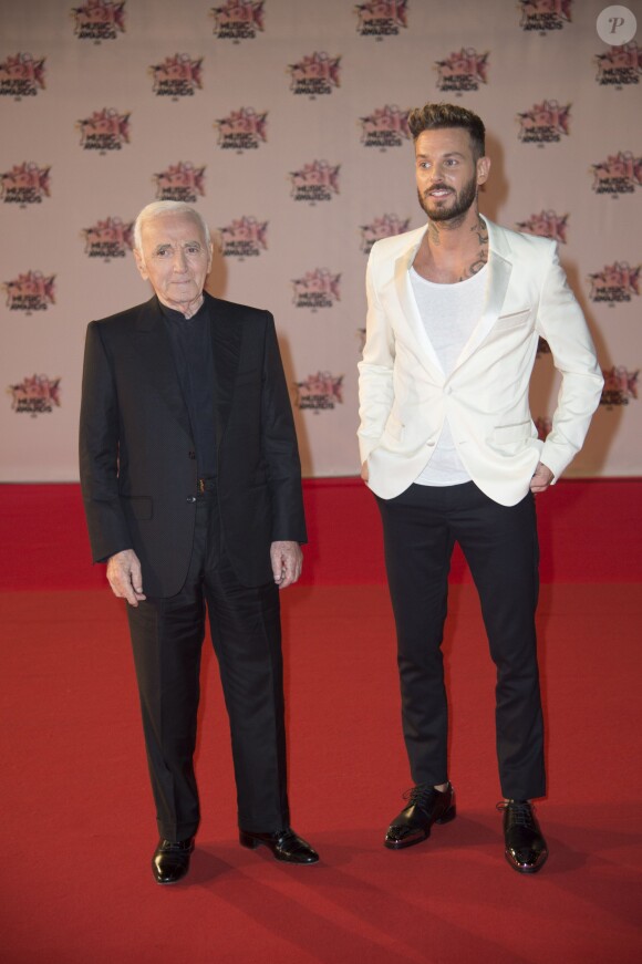 Charles Aznavour et M. Pokora, à leur arrivée à la 17e cérémonie des NRJ Music Awards 2015 au Palais des Festivals à Cannes, le 7 novembre 2015.