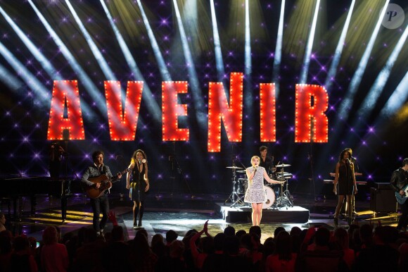 Exclusif - Louane Emera, lors de la 17e cérémonie des NRJ Music Awards 2015 au Palais des Festivals à Cannes, le 7 novembre 2015.