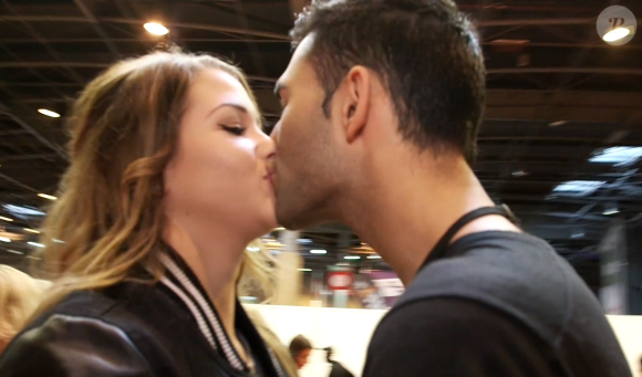 Tendre baiser entre EnjoyPhoenix et WaRTeK, à Paris le dimanche 8 novembre 2015, dans le cadre du salon Video City Paris 2015.